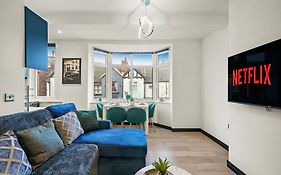 Stylish Yorkshire Gem - Sleeps 4 - Great Location