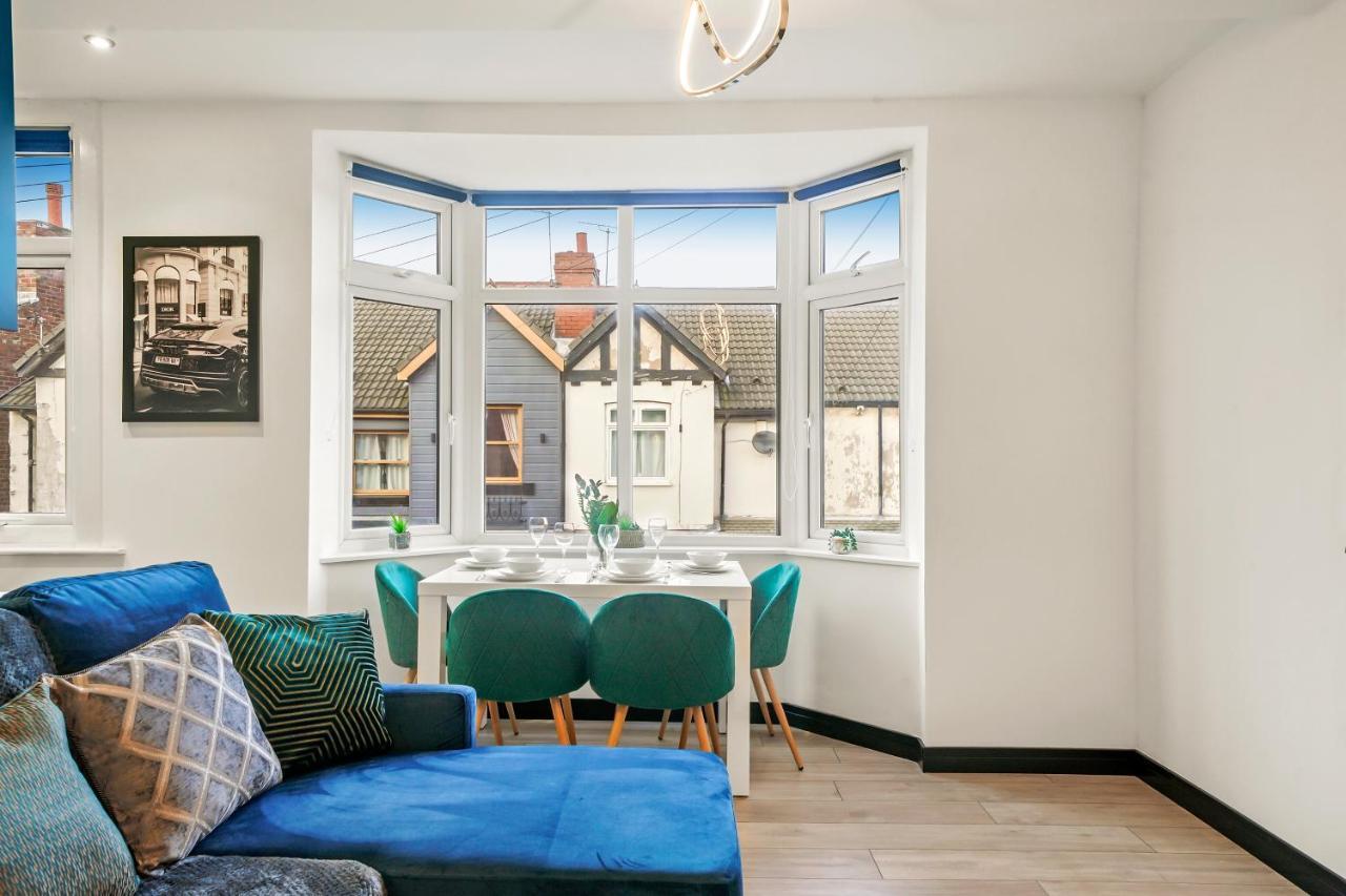 Stylish Yorkshire Gem - Sleeps 4 - Great Location Apartment Castleford Exterior photo