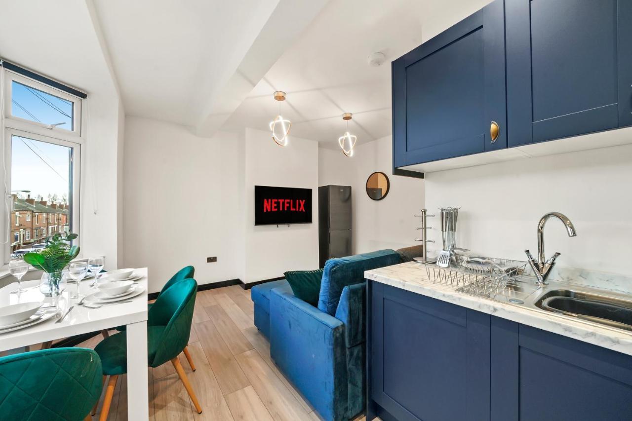 Stylish Yorkshire Gem - Sleeps 4 - Great Location Apartment Castleford Exterior photo